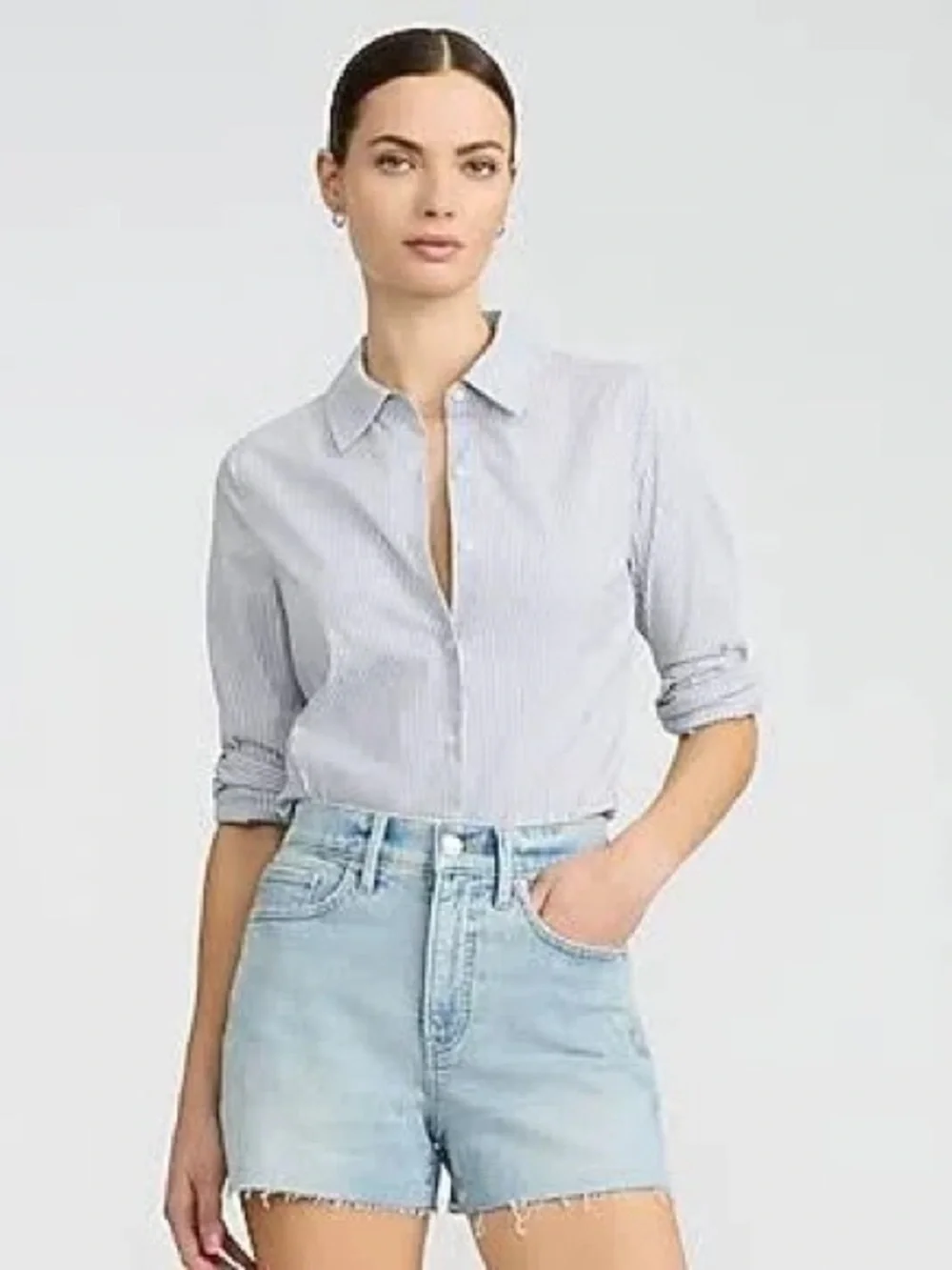 Express High Waisted Curvy Mom Jean Shorts  Light Wash Raw Hem 3” Inseam Size 6